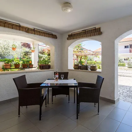 Lauschiges Nur 400 Meter Zum Mit Parkplatz, Waschmaschine, Garten *