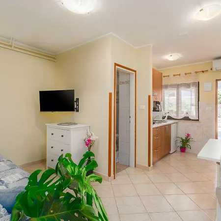 Lauschiges Nur 400 Meter Zum Mit Parkplatz, Waschmaschine, Garten