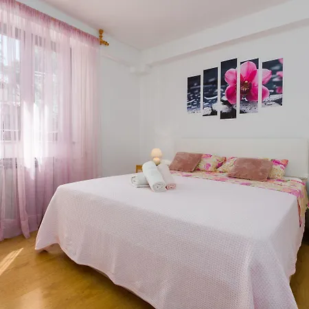 Apartmán Lauschiges Nur 400 Meter Zum Mit Parkplatz, Waschmaschine, Garten Poreč