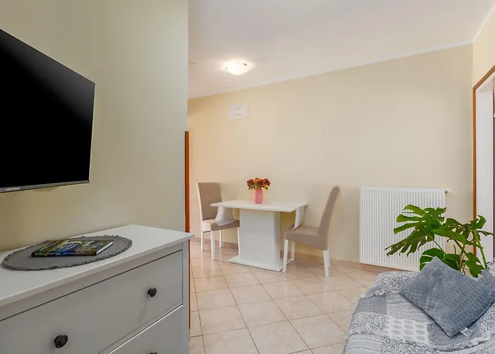 Lauschiges Nur 400 Meter Zum Mit Parkplatz, Waschmaschine, Garten * Poreč