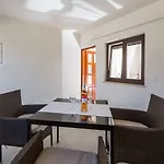 Lauschiges Nur 400 Meter Zum Mit Parkplatz, Waschmaschine, Garten * Porec