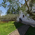Lauschiges Nur 400 Meter Zum Mit Parkplatz, Waschmaschine, Garten Apartment *