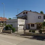 Apartment Lauschiges Nur 400 Meter Zum Mit Parkplatz, Waschmaschine, Garten Porec