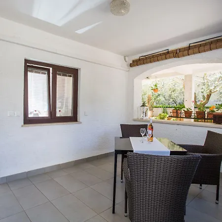 Lauschiges Nur 400 Meter Zum Mit Parkplatz, Waschmaschine, Garten Apartman *