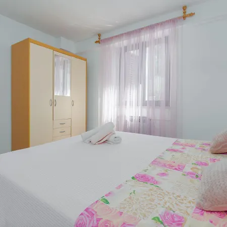 Lauschiges Nur 400 Meter Zum Mit Parkplatz, Waschmaschine, Garten Apartman
