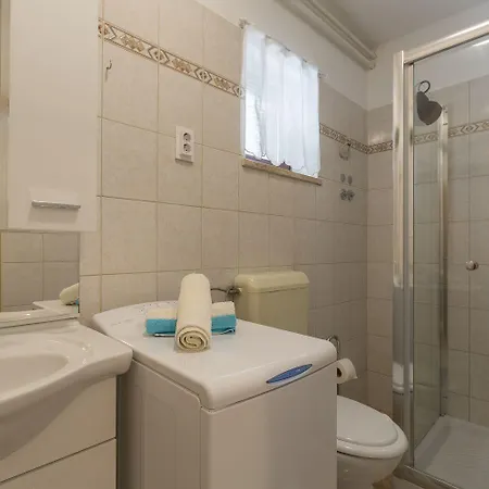 Lauschiges Nur 400 Meter Zum Mit Parkplatz, Waschmaschine, Garten Apartman