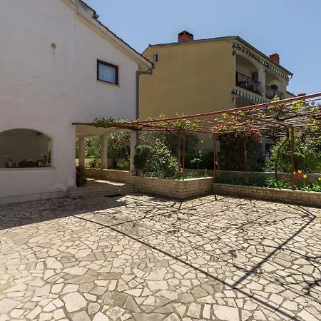 Lauschiges Nur 400 Meter Zum Mit Parkplatz, Waschmaschine, Garten * Poreč