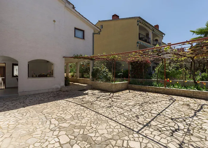 Lauschiges Nur 400 Meter Zum Mit Parkplatz, Waschmaschine, Garten * Poreč